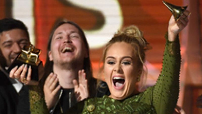  Adele hace pleno en los Grammy con cinco galardones