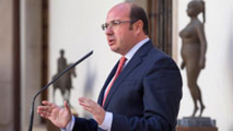 El juez Velasco ve indicios para juzgar al presidente de Murcia por tres delitos