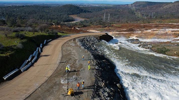 Telediario 1 - Doscientos mil evacuados ante el peligro de desbordamiento de la presa Oroville, en California