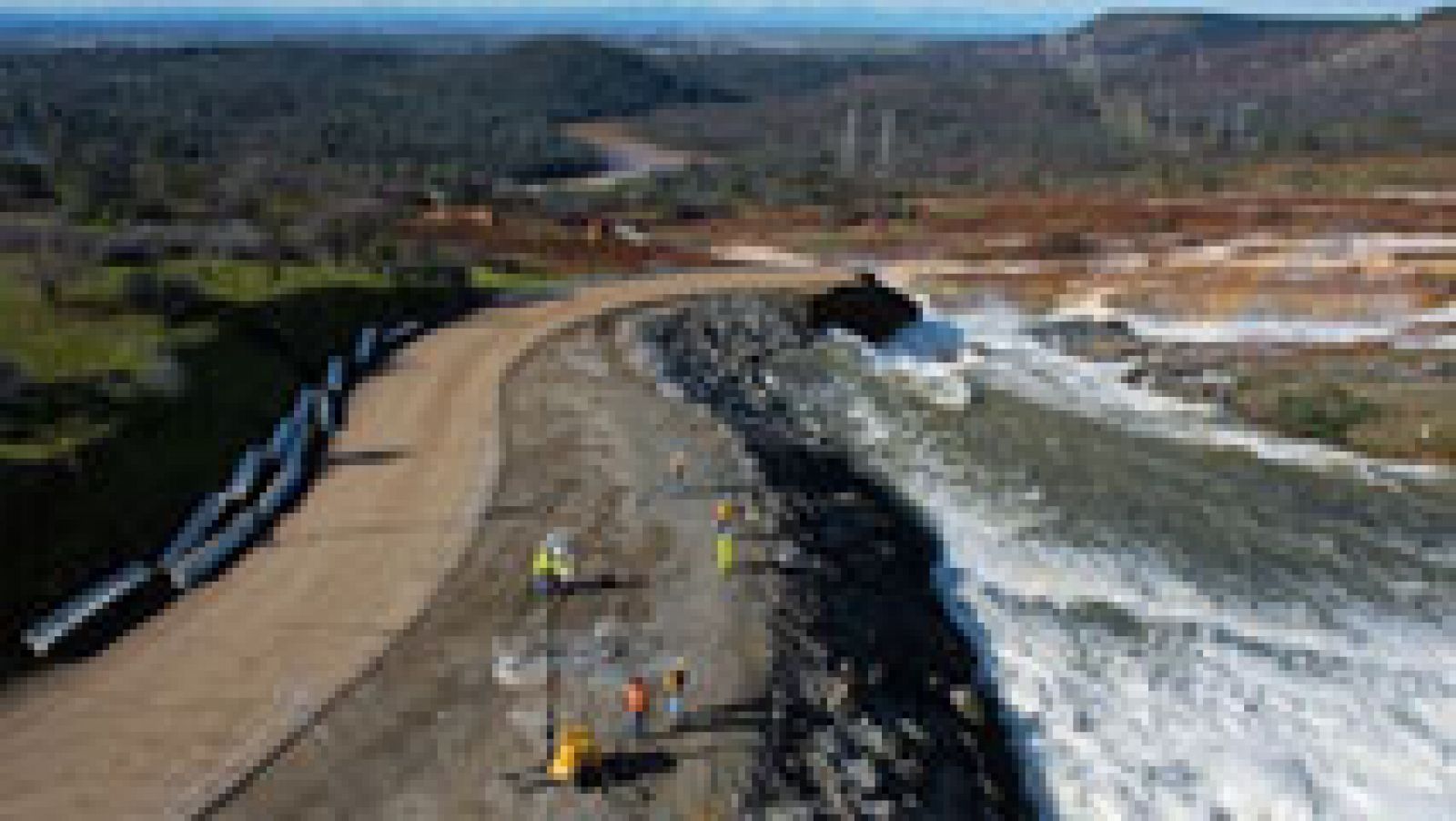 Doscientos mil evacuados ante el peligro de desbordamiento de la presa Oroville, en California