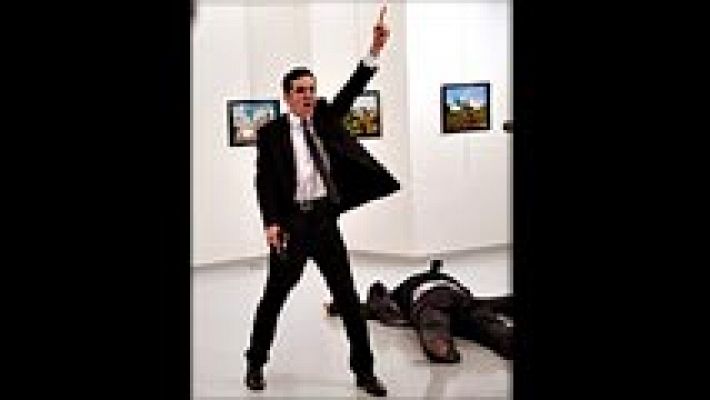  - Una fotografía del asesinato del embajador ruso en Turquía se alza con el premio World Press Photo