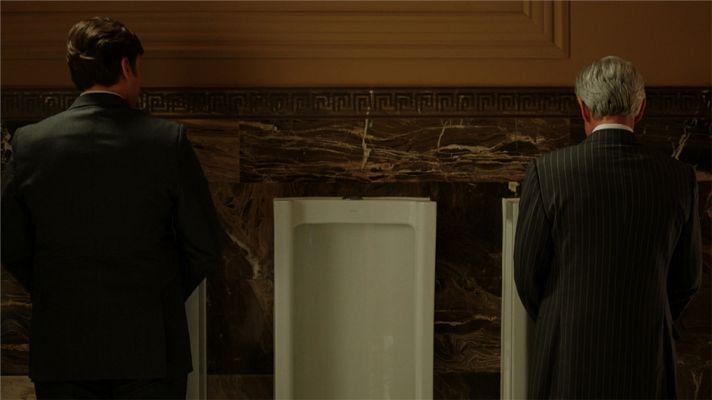 Cuéntame cómo pasó - Antonio conoce a Felipe González en los urinarios