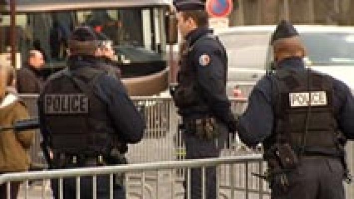 Telediario 1 - Máxima seguridad para el PSG-Barcelona