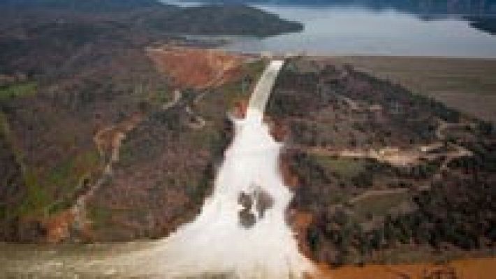 Telediario 1 - Levantan la orden de evacuación en la presa de California