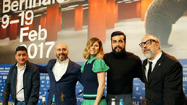 Telediario 1 - Álex de la Iglesia estrena su nueva película "El bar" en Berlín