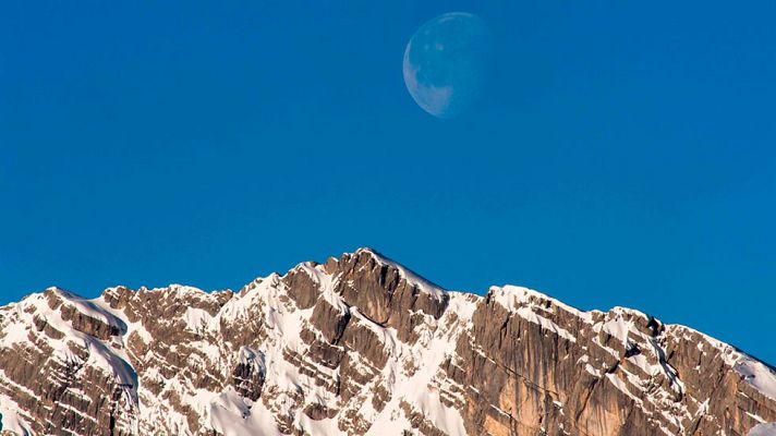 El tiempo - Ocho provincias con riesgo de lluvia, viento, oleaje y aludes