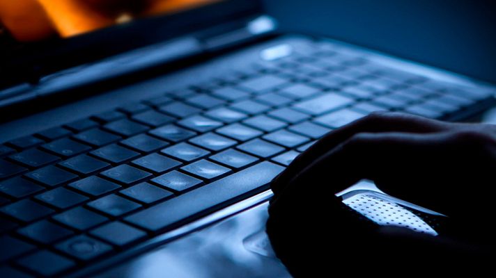 Telediario 1 - 22 personas detenidas por distribuir pornografía infantil en Twitter