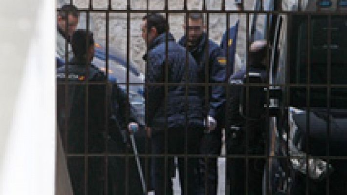 Telediario 1 - Miguel López, acusado de asesinar a la viuda del expresidente de la CAM, comparece ante el juez