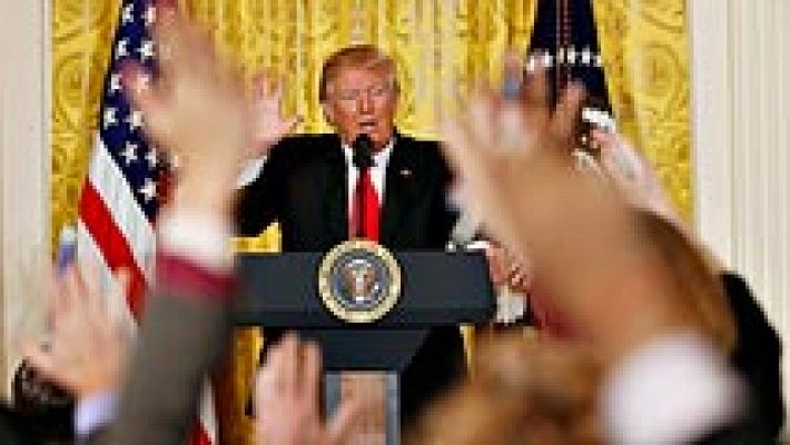 Telediario 1 - Trump carga contra la prensa y Obama en su segunda rueda de prensa como presidente