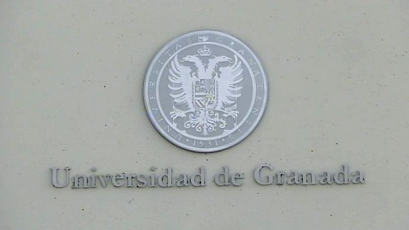 Siete años de inhabilitación a un profesor por prevaricar al aprobar a una alumna que no hizo al examen