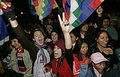 Bolivia aprueba la Constitución impulsada por Evo Morales