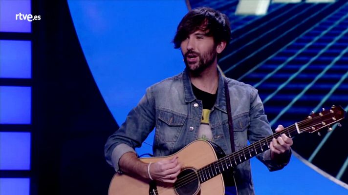 El Pescao canta "Buscando el sol"