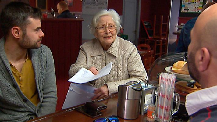 Telediario 1 - Una anciana asturiana consigue 100.000 firmas para acabar con las diferencias autonómicas del impuesto de Sucesiones