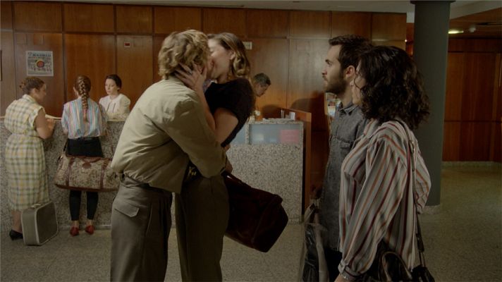 Cuéntame cómo pasó - Inés y Carlos conocen a Deborah, la novia judía de Toni