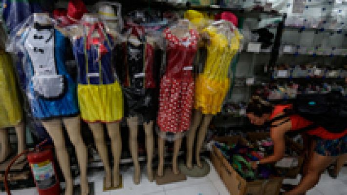 Telediario 1 - FACUA denuncia a la fiscalía de menores de Madrid los "disfraces sexis" para niñas