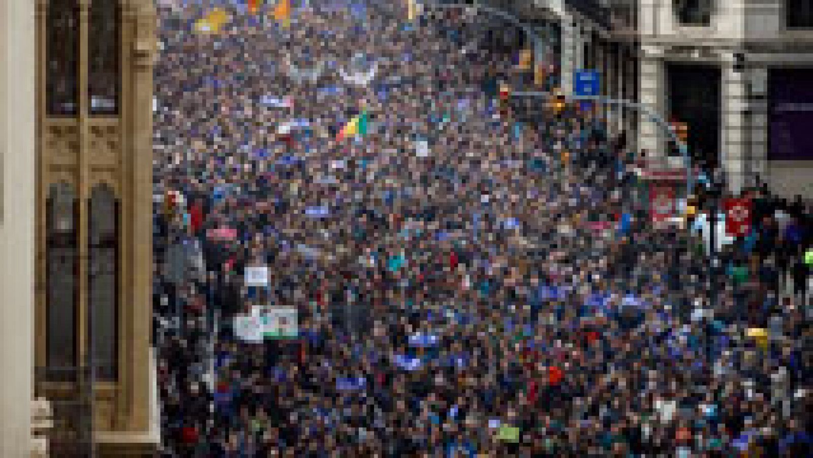 Manifestación multitudinaria en Barcelona en apoyo a los refugiados