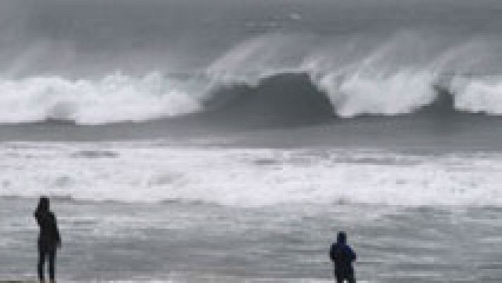 El tiempo - Cielos cubiertos con chubascos en el área del Estrecho y Melilla