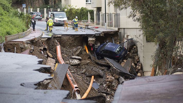 Informativo 24h - Una tromba de agua y granizo causa destrozos e inundaciones en Málaga