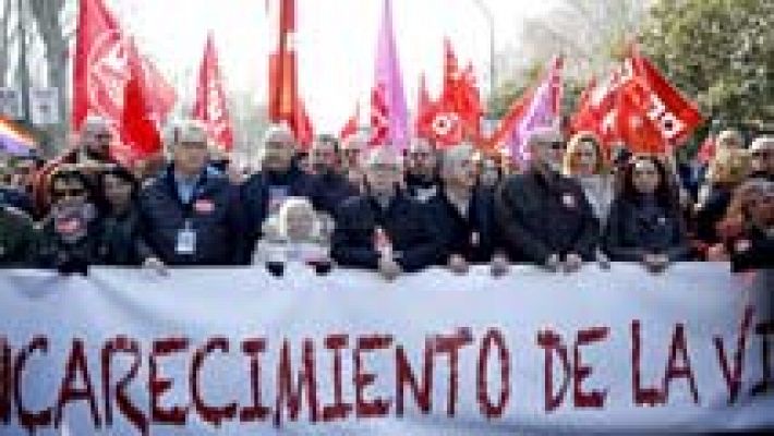 Telediario 1 - CCOO y UGT salen a la calle en 40 ciudades por el "empleo y salarios dignos"