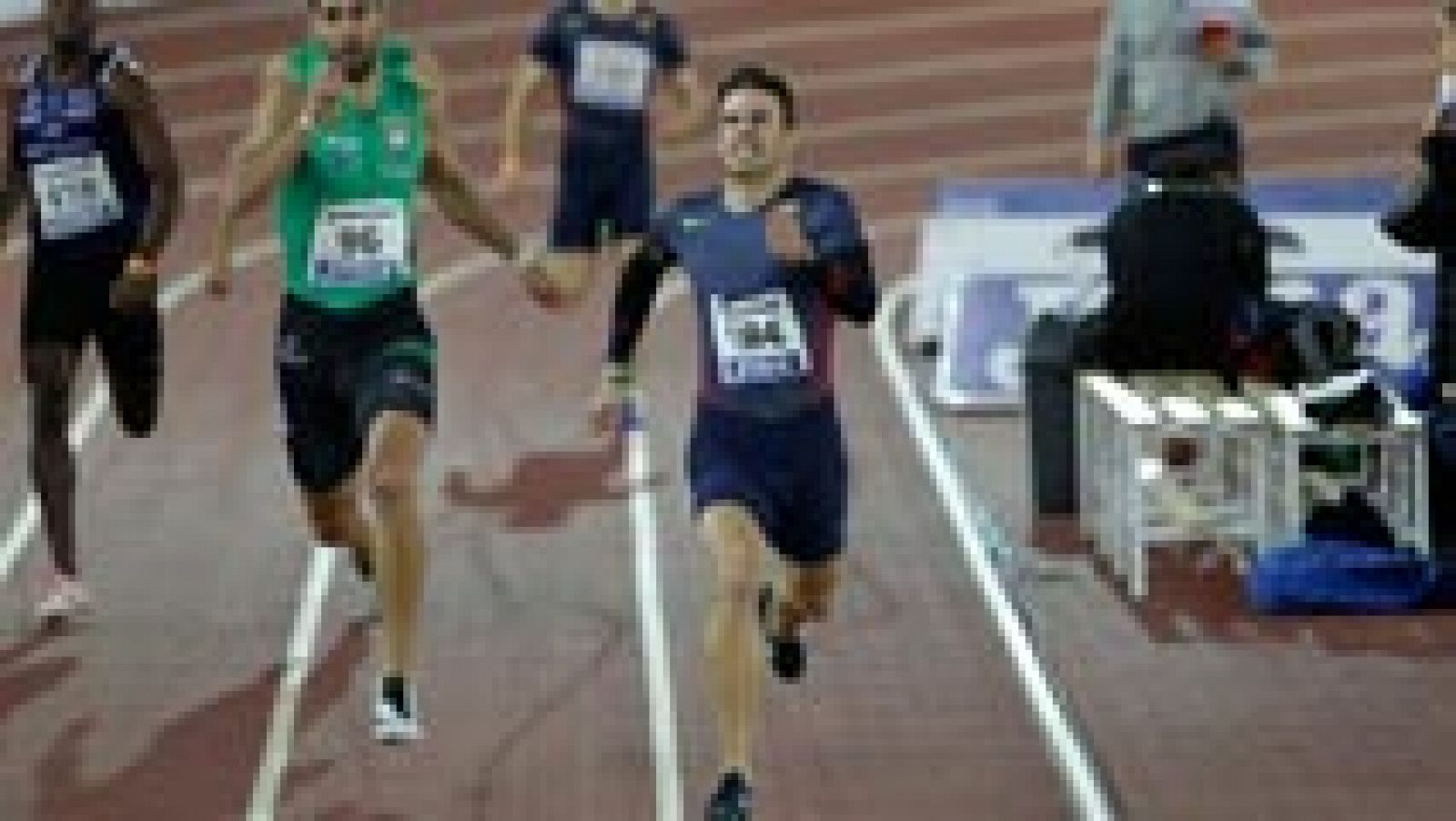 Husillos, campeón y récord de España de 400 m en pista cubierta - Atletismo | Ver