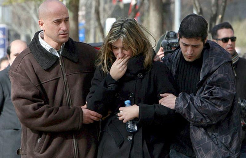 Sant Boi celebra el funeral por la muerte de cuatro niños al hundirse un pabellón a causa del temporal de viento.