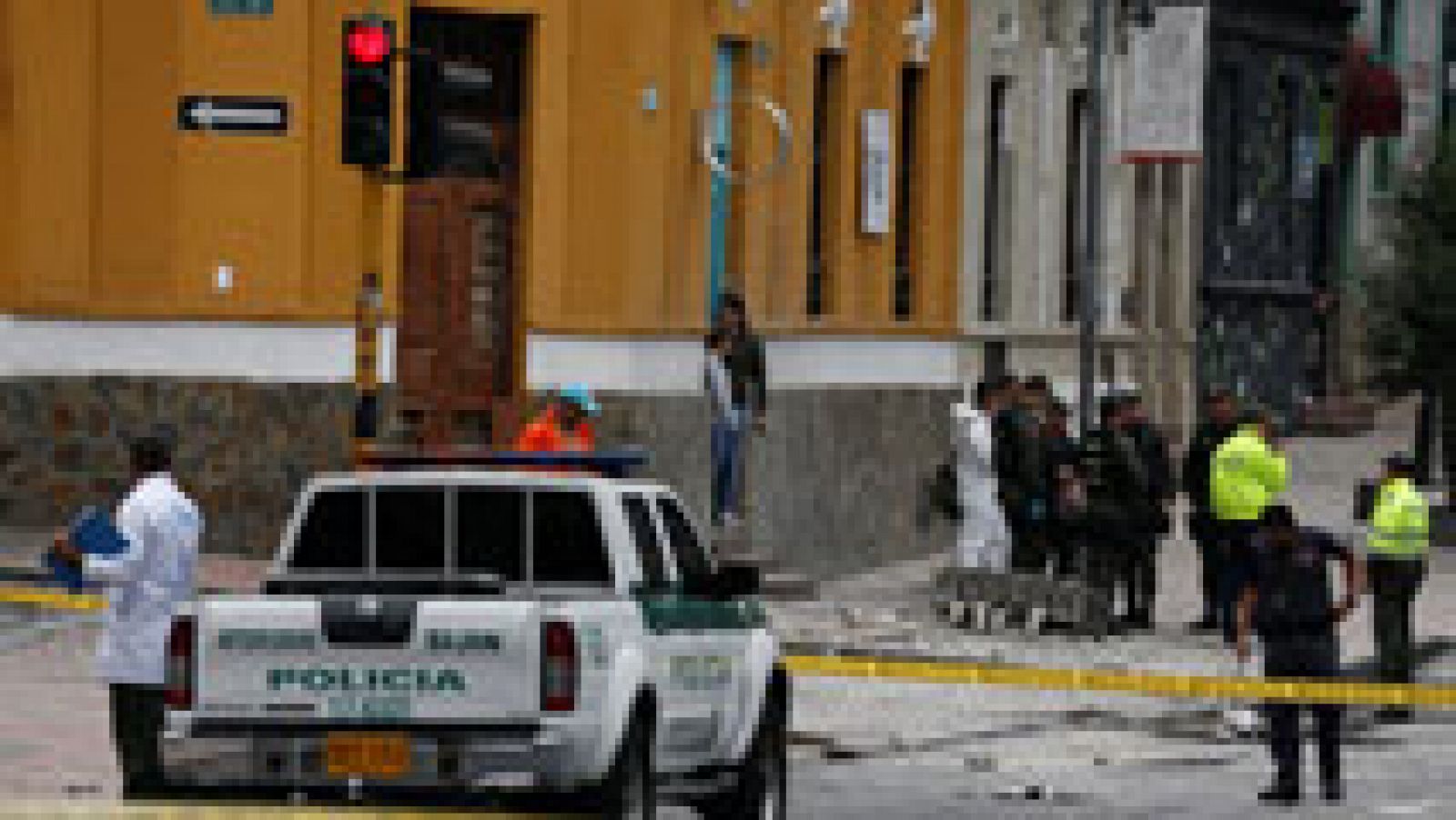 Telediario 1: Un policía muerto y al menos 30 heridos en una explosión en Bogotá | RTVE Play