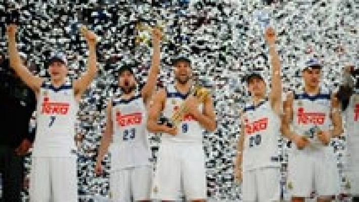 El Real Madrid de baloncesto celebra su cuarta Copa consecutiva