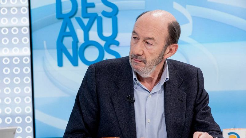Rubalcaba no toma partido por ningn candidato en el PSOE: "La carrera ha empezado demasiado pronto" - Los desayunos | Ver