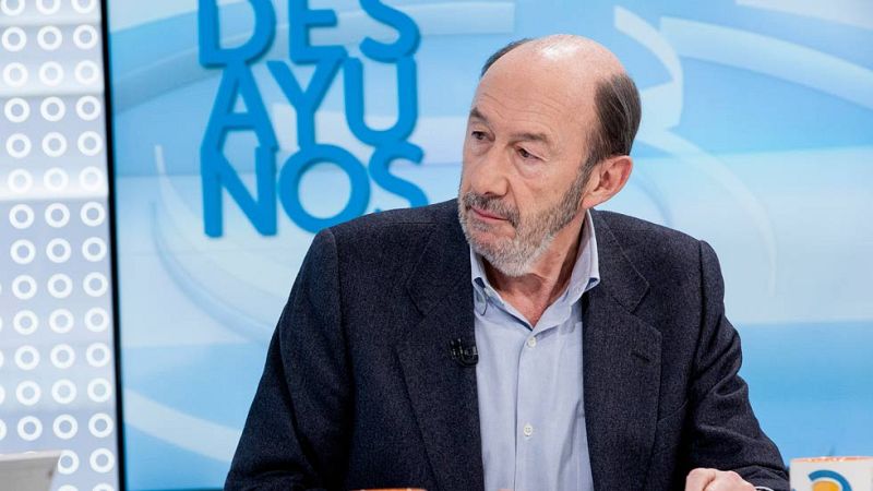 Rubalcaba no toma partido por ning�n candidato en el PSOE: "La carrera ha empezado demasiado pronto"