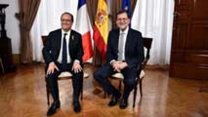 Hollande invita a Rajoy a una cumbre en Versalles junto a Merkel y Gentiloni