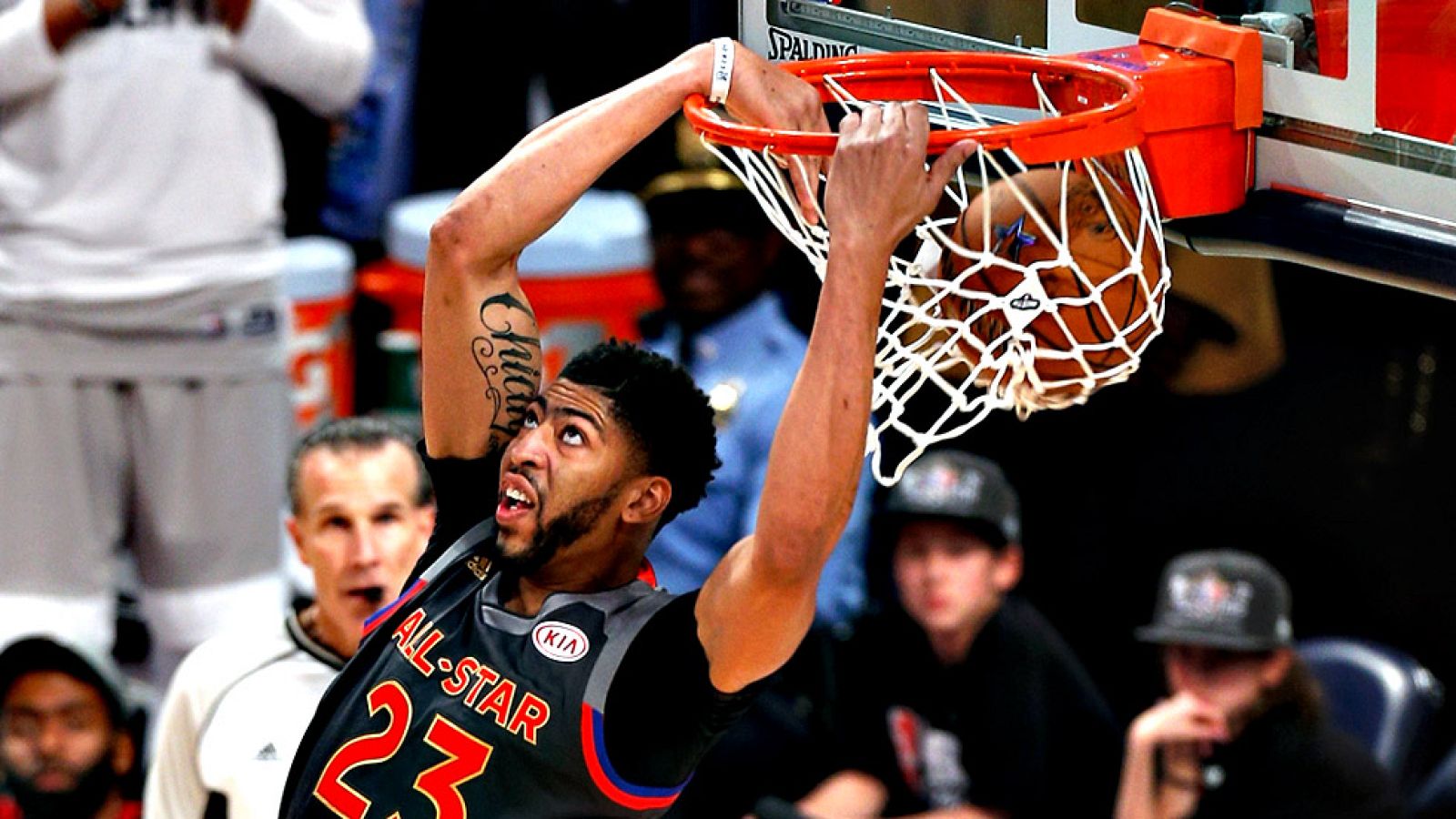 Con 52 puntos, el jugador de los New Orleans Pelicans logró superar la marca de Wilt Chamberlain como máximo anotador en un encuentro de All Star.