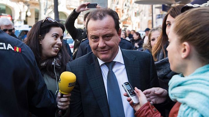 Los desayunos - Horrach insiste en que la prisión preventiva eludible para Urdangarin y Torres estaría "justificada"