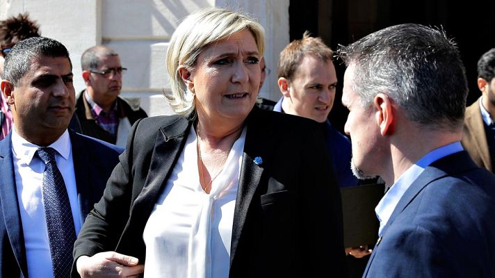 Telediario 1 - Marine Le Pen se niega a cubrirse con un velo para reunirse con el gran muftí de Líbano