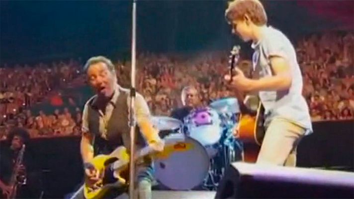 Bruce Springsteen repite dúo con un espontáneo en su concierto en Australia