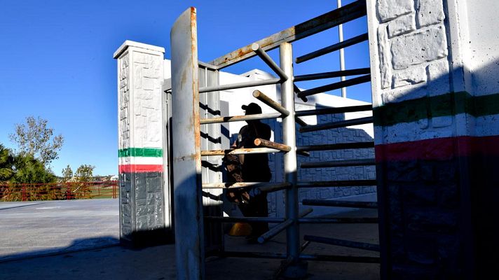 Telediario 1 - Un inmigrante mexicano se suicida tras ser devuelto desde Estados Unidos