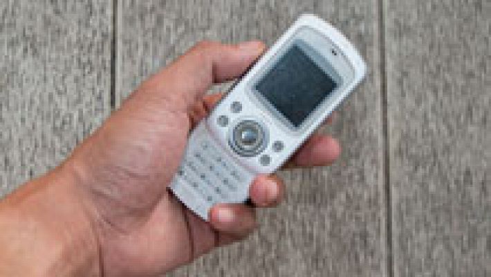 Los móviles básicos resisten en el mercado sin conexión y como segundo dispositivo