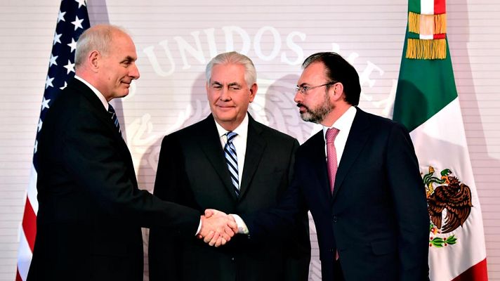 Telediario 1 - Los secretarios de Trump aseguran a México que no habrá deportaciones masivas