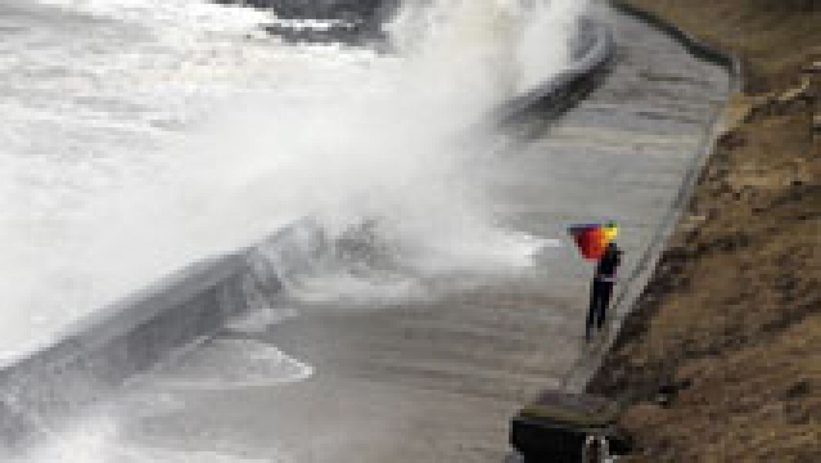 El tiempo: Vientos fuertes en el noreste y lluvia de barro en el sureste | RTVE Play