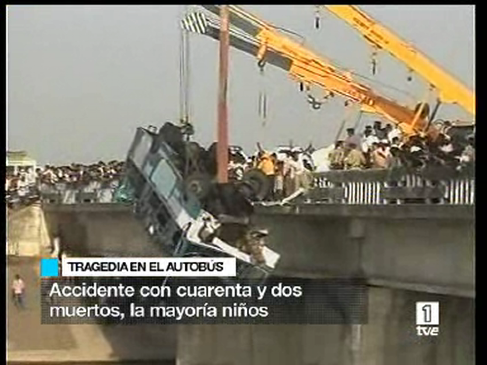 Sin programa: 42 muertos en accidente de autobús | RTVE Play