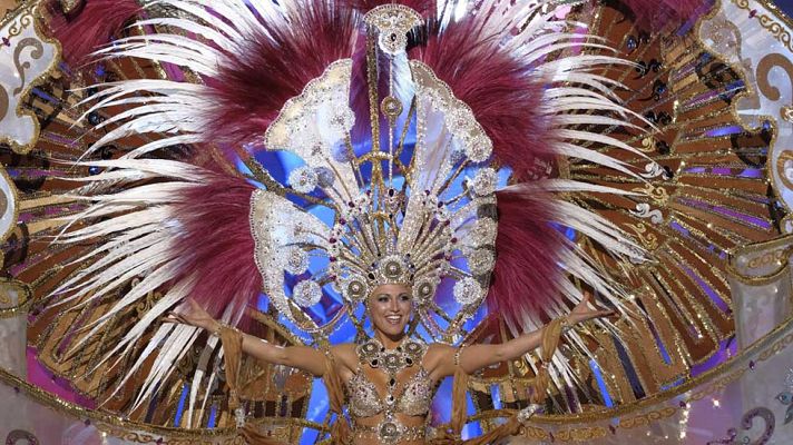 Telediario 1 - Esther Pérez fue coronada anoche Reina del Carnaval de Las Palmas de Gran Canaria 2017