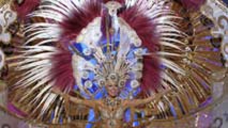 Esther Pérez fue coronada anoche Reina del Carnaval de Las Palmas de Gran Canaria 2017