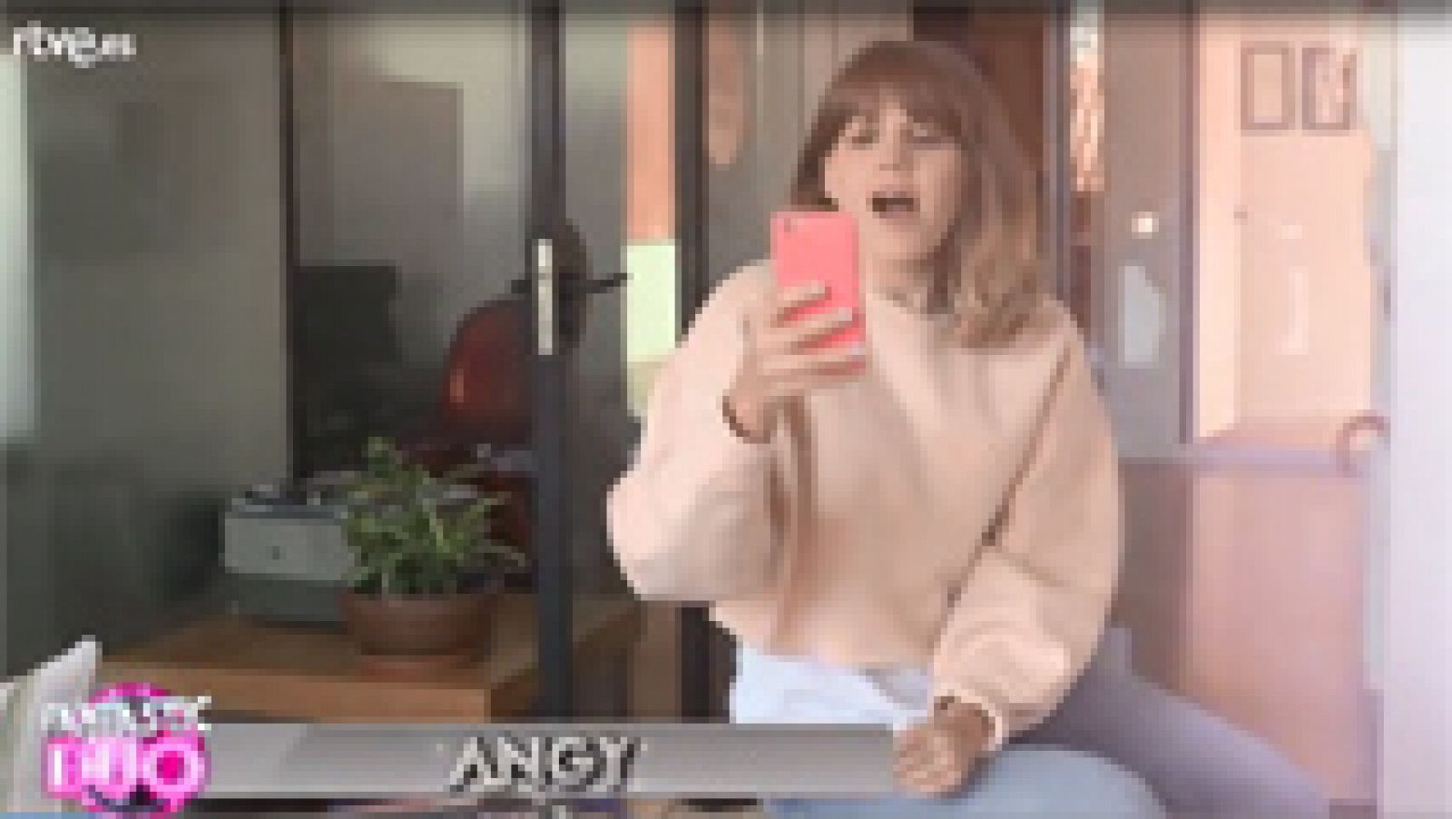 Angy te anima a descargar la app de Fantastic Duo