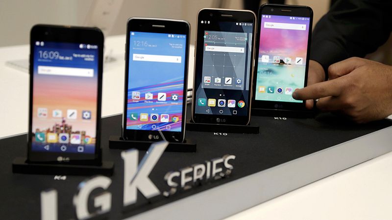 Mejores cámaras y pantallas más grandes, entre las novedades de los fabricantes en el MWC