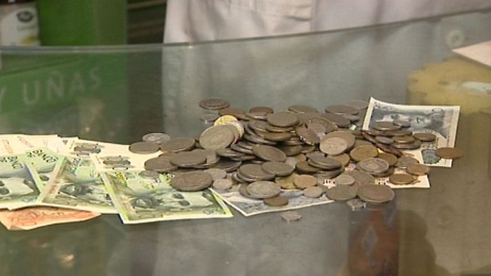 Telediario 1 - Una papelería de Madrid admite el pago en pesetas como medida para incentivar el consumo