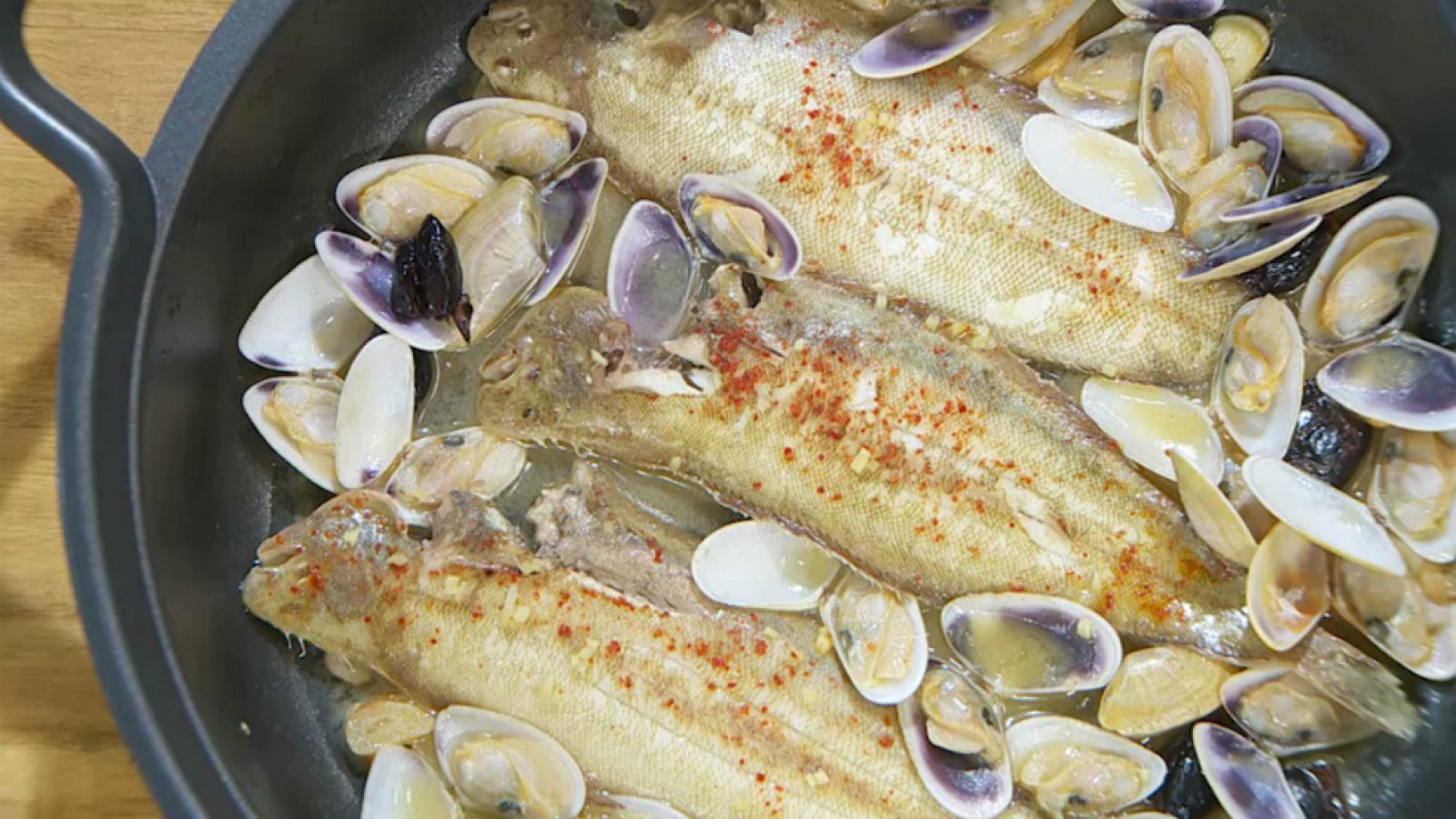 Torres en la cocina - Acedías al ajillo