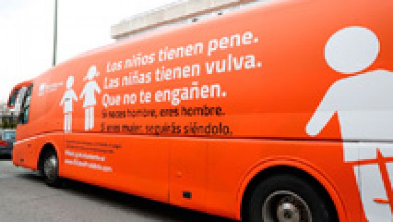 Polémica por el autobús de HazteOír que difunde en Madrid un mensaje contra la transexualidad
