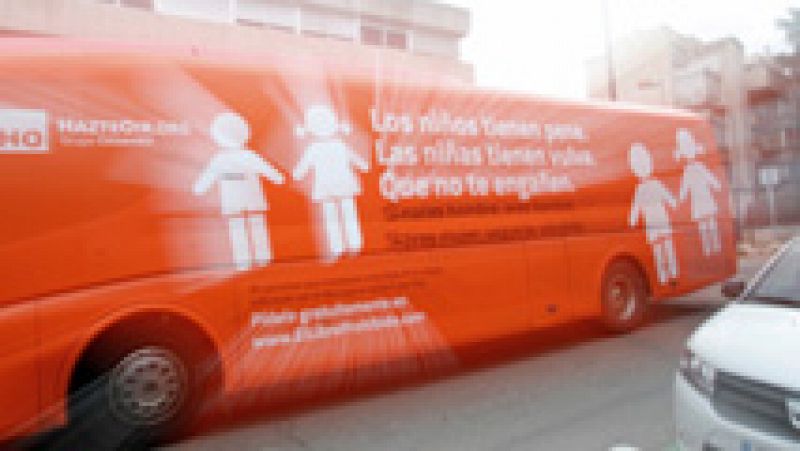 La Policía Municipal de Madrid inmoviliza el autobús de HazteOír contra la transexualidad