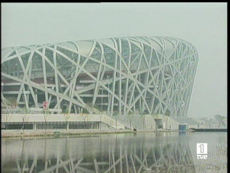 China ha presentado su sensacional estadio olímpico, que algunos han bautizado como el "nido". 