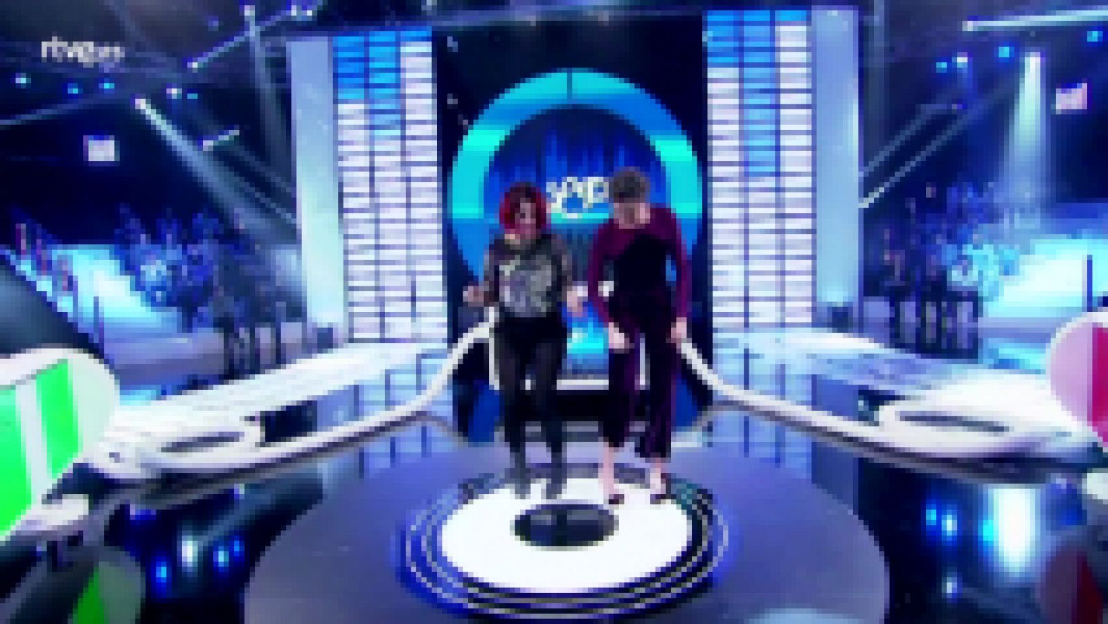 El gran reto musical - Barei enseña a Eva González el baile de pies de su canción de Eurovisión "Say Yay!"