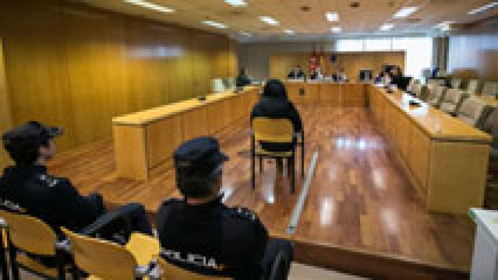 Telediario 1: La Fiscalía de Madrid pide 14 años de prisión para la madre que arrojó a su hijo a un contenedor de basura | RTVE Play